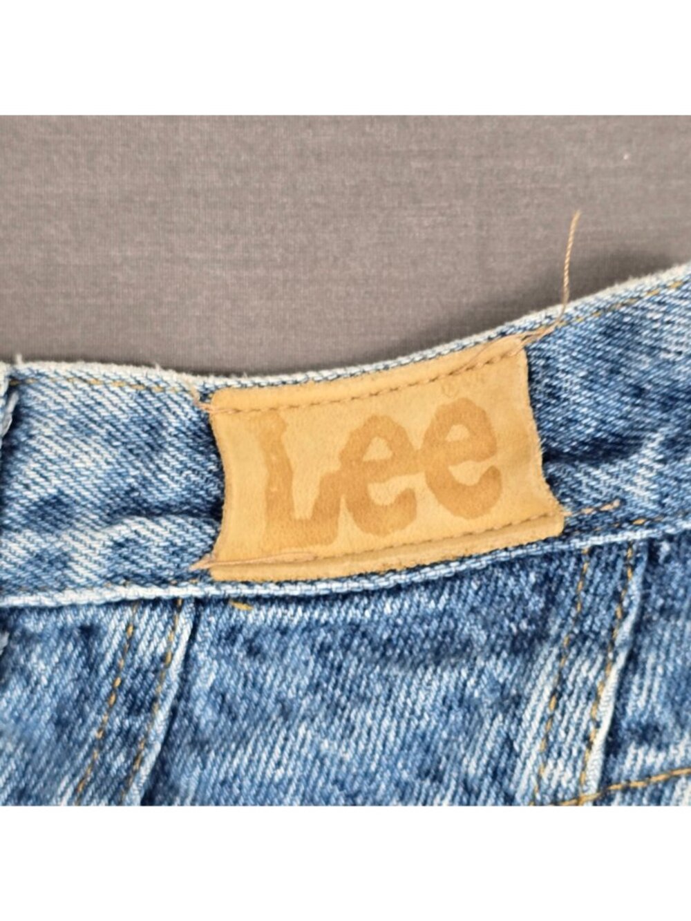Vintage 90s Lee High-Waisted Jeans 8 Short Acid Wash Tapered Legs Classic Fit - Picture 3 of 6